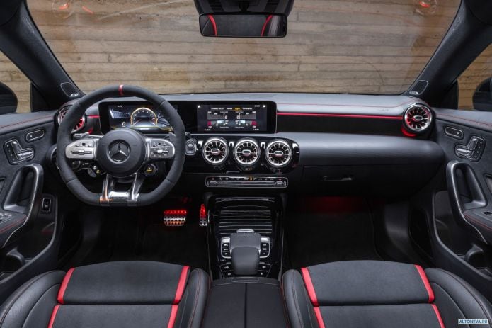 2020 Mercedes-Benz CLA45 S 4MATIC Shooting Brake - фотография 28 из 35
