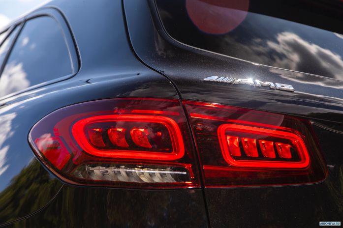 2020 Mercedes-Benz GLC-class AMG 63 4MATIC+ - фотография 32 из 35 2020 Mercedes-Benz GLC-class AMG 63 4MATIC+ - фотография 32 из 35