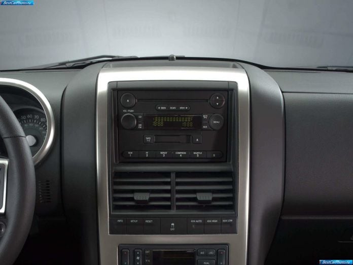 2006 Mercury Mountaineer - фотография 11 из 46