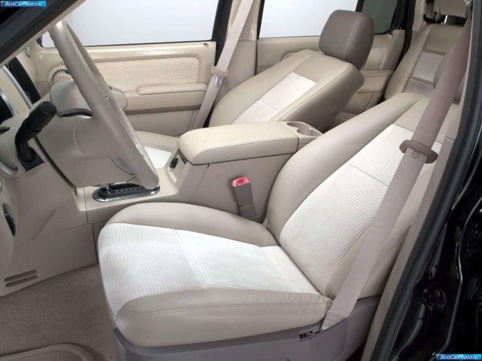 2006 Mercury Mountaineer - фотография 14 из 46