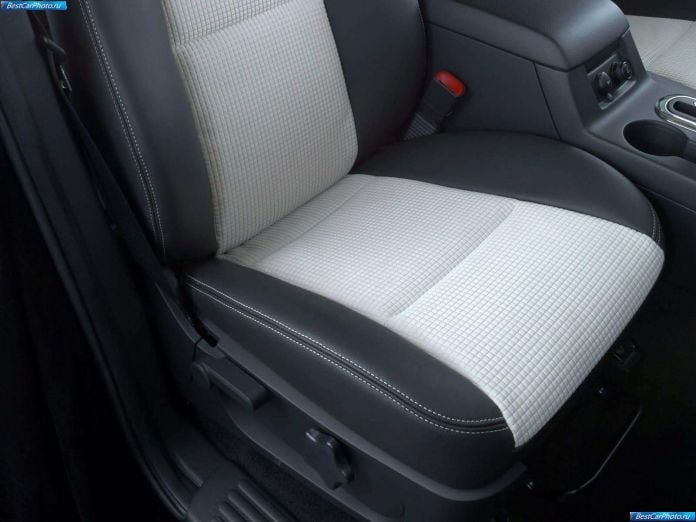 2006 Mercury Mountaineer - фотография 21 из 46