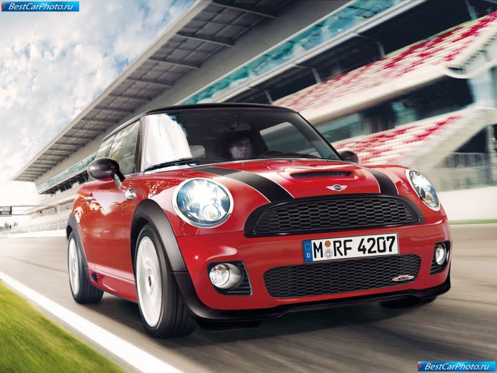 2009 Mini Cooper John Cooper Works - фотография 1 из 18