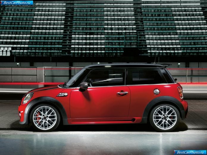2009 Mini Cooper John Cooper Works - фотография 3 из 18