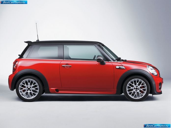 2009 Mini Cooper John Cooper Works - фотография 7 из 18