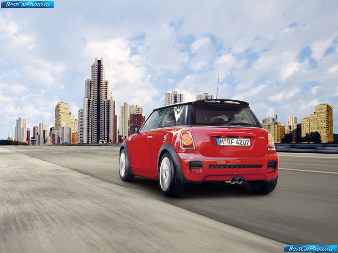 2009 Mini Cooper John Cooper Works - фотография 8 из 18
