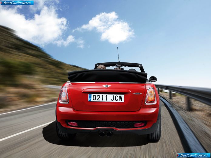 2010 Mini John Cooper Works Convertible - фотография 18 из 31