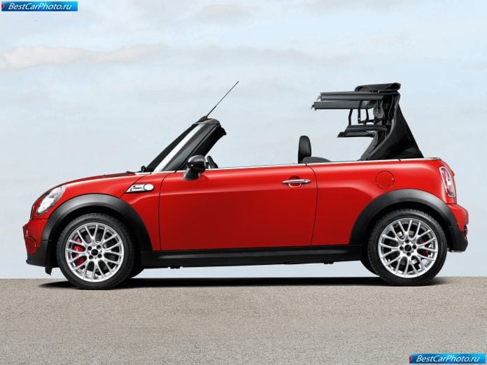 2010 Mini John Cooper Works Convertible - фотография 21 из 31