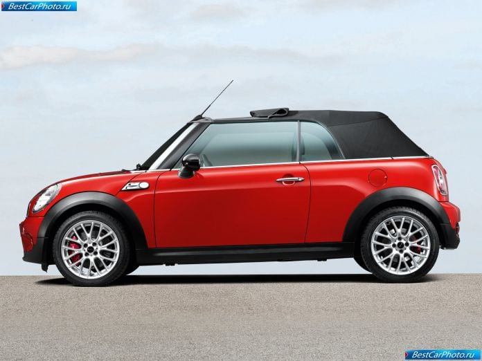 2010 Mini John Cooper Works Convertible - фотография 23 из 31