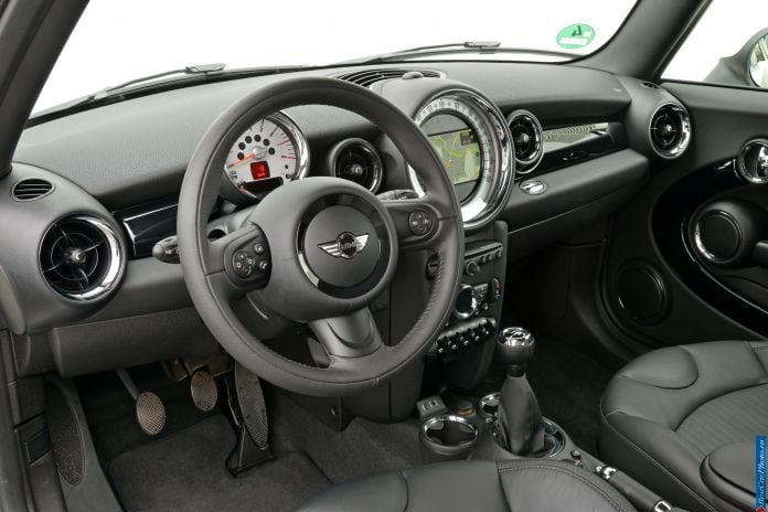 2013 Mini Clubvan - фотография 34 из 218