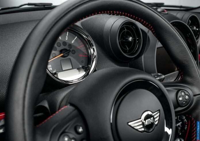 2013 Mini Paceman John Cooper Works - фотография 17 из 23