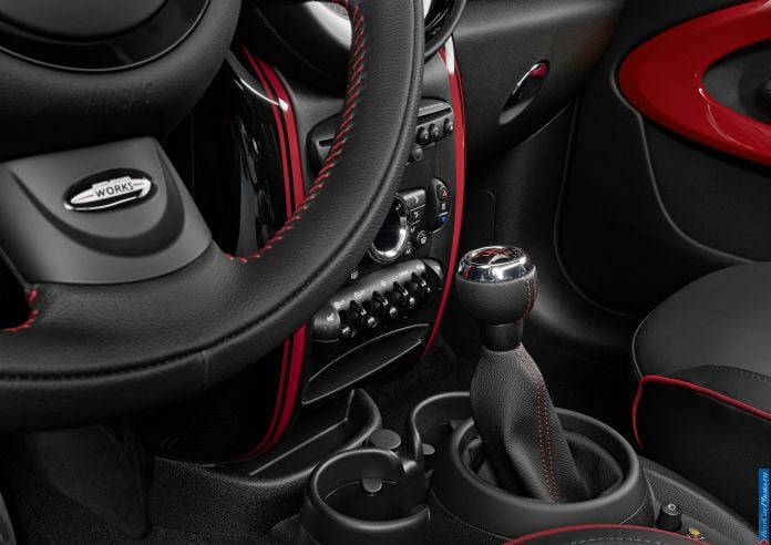 2013 Mini Paceman John Cooper Works - фотография 19 из 23