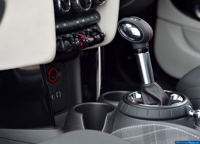 2015 Mini Cooper S 5-door - фотография 118 из 156