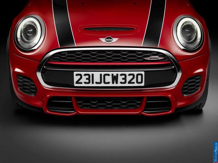 2015 Mini John Cooper Works - фотография 9 из 20