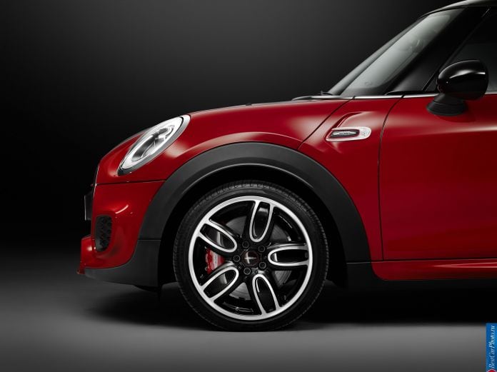 2015 Mini John Cooper Works - фотография 11 из 20