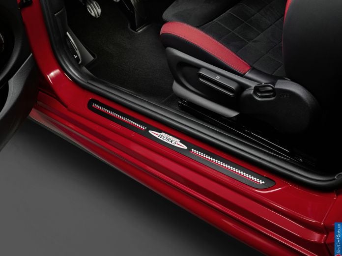 2015 Mini John Cooper Works - фотография 13 из 20