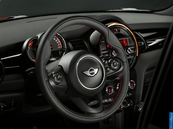 2015 Mini John Cooper Works - фотография 15 из 20