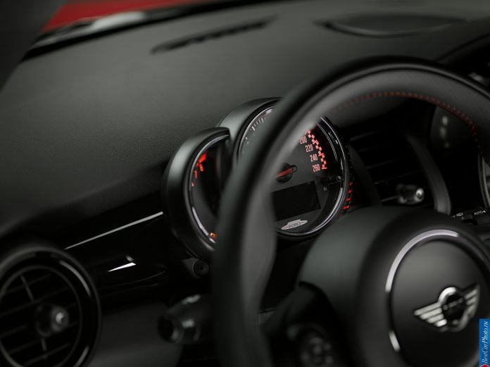2015 Mini John Cooper Works - фотография 16 из 20