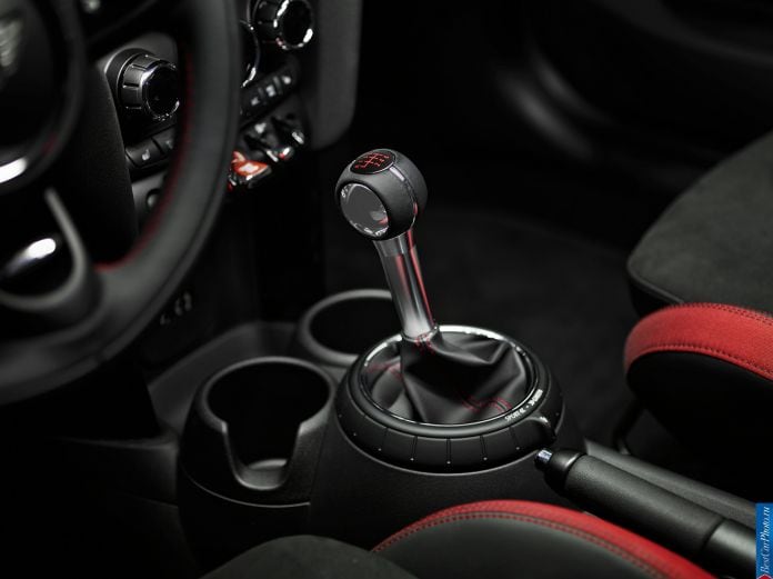 2015 Mini John Cooper Works - фотография 17 из 20