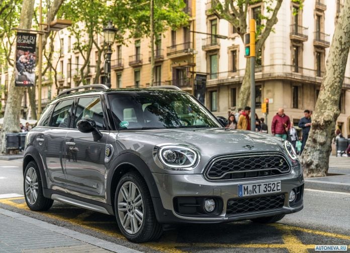 2017 Mini Countryman Plug-in Hybrid - фотография 24 из 167