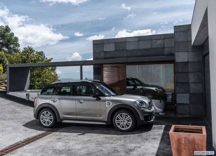2017 Mini Countryman Plug-in Hybrid - фотография 81 из 167