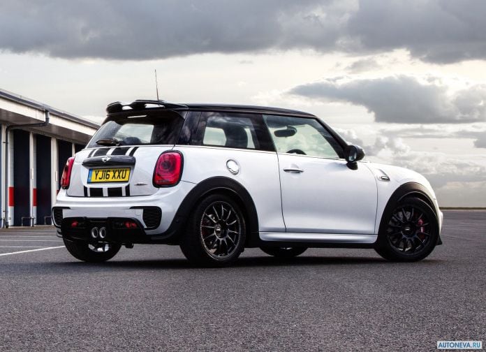 2017 Mini John Cooper Works Challenge - фотография 10 из 29