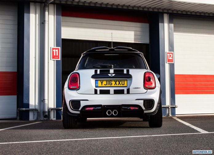 2017 Mini John Cooper Works Challenge - фотография 11 из 29