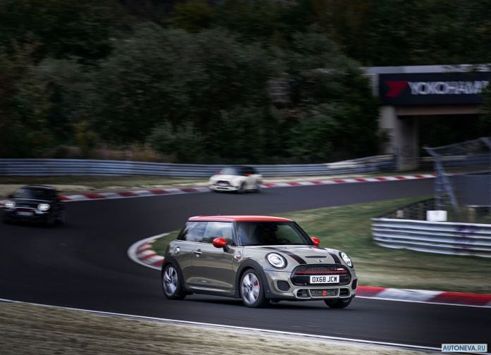 2019 Mini John Cooper Works - фотография 10 из 13