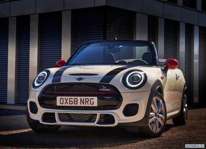 2019 Mini John Cooper Works Convertible - фотография 2 из 16