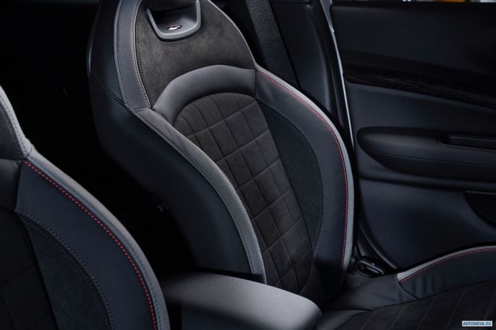 2020 Mini Clubman John Cooper Works - фотография 30 из 40 2020 Mini Clubman John Cooper Works - фотография 30 из 40