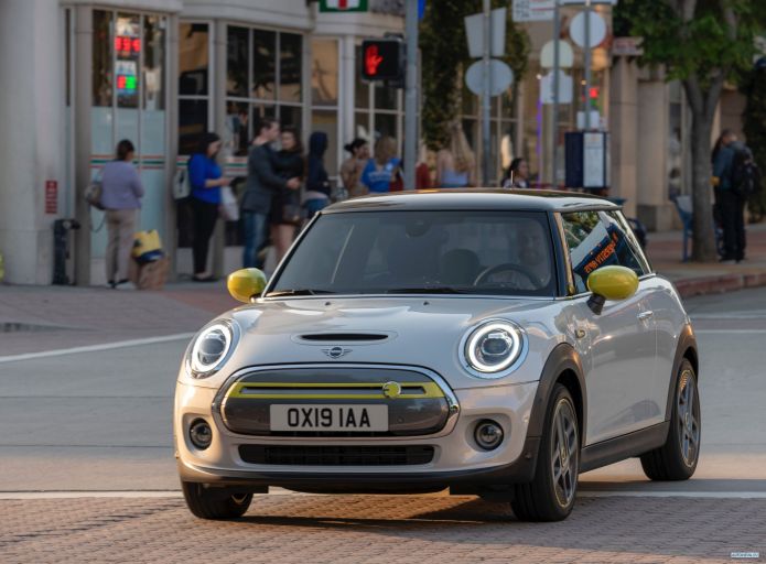 2020 Mini Cooper SE - фотография 2 из 40