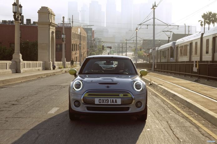 2020 Mini Cooper SE - фотография 7 из 40