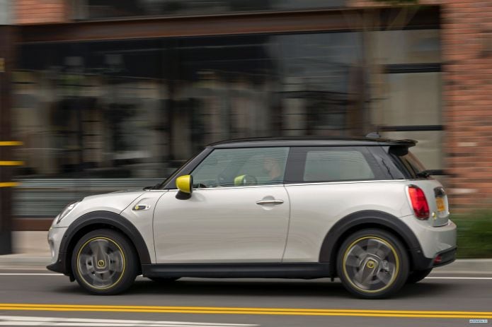 2020 Mini Cooper SE - фотография 12 из 40