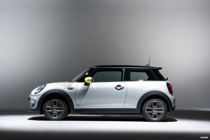 2020 Mini Cooper SE - фотография 16 из 40