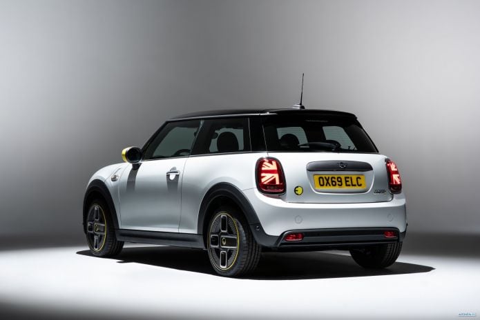 2020 Mini Cooper SE - фотография 19 из 40