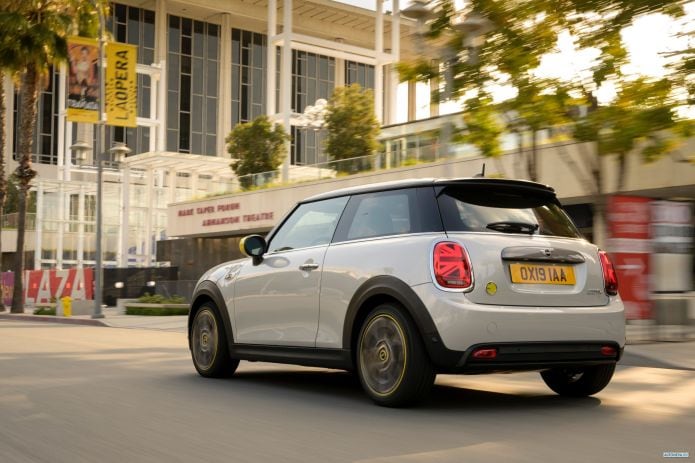 2020 Mini Cooper SE - фотография 27 из 40