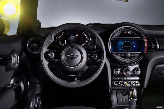 2020 Mini Cooper SE - фотография 30 из 40