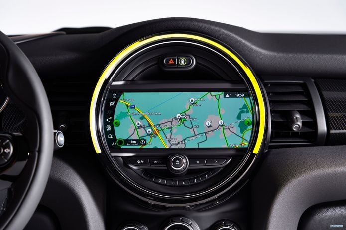 2020 Mini Cooper SE - фотография 31 из 40