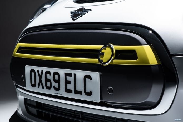 2020 Mini Cooper SE - фотография 39 из 40