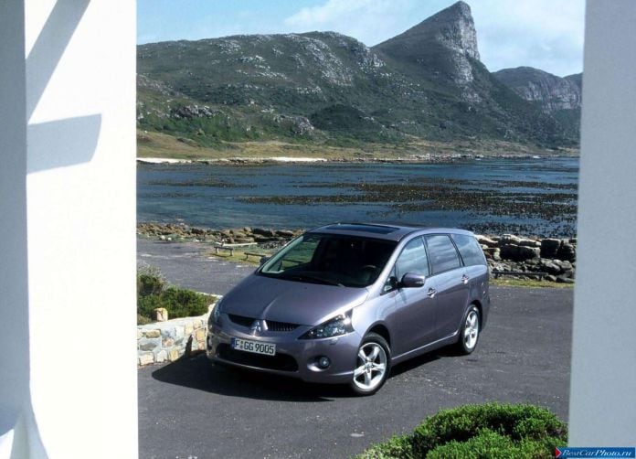 2004 Mitsubishi Grandis European Version - фотография 4 из 60