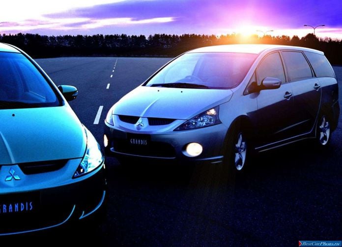 2004 Mitsubishi Grandis European Version - фотография 6 из 60