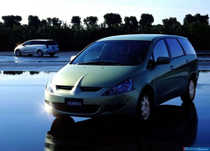 2004 Mitsubishi Grandis European Version - фотография 12 из 60