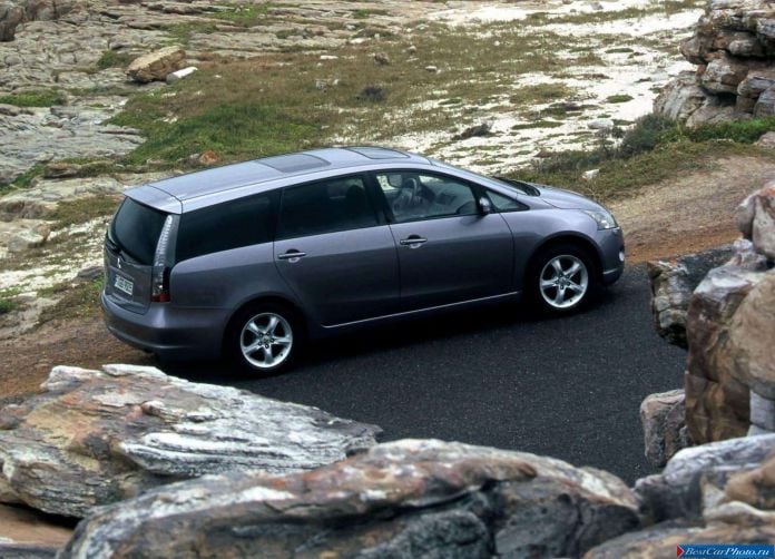 2004 Mitsubishi Grandis European Version - фотография 13 из 60