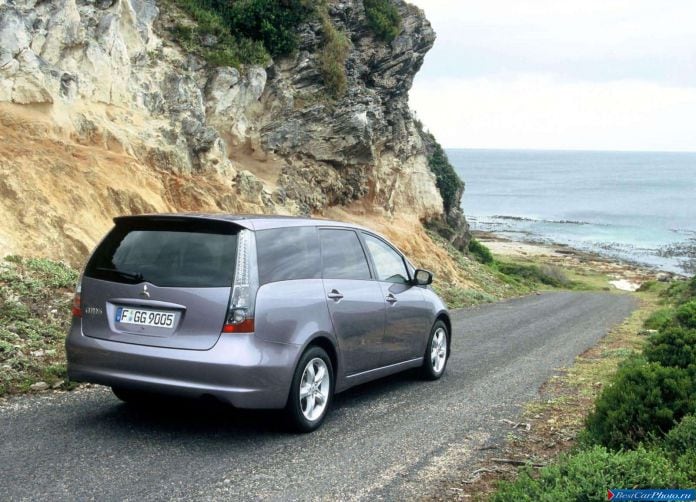 2004 Mitsubishi Grandis European Version - фотография 15 из 60