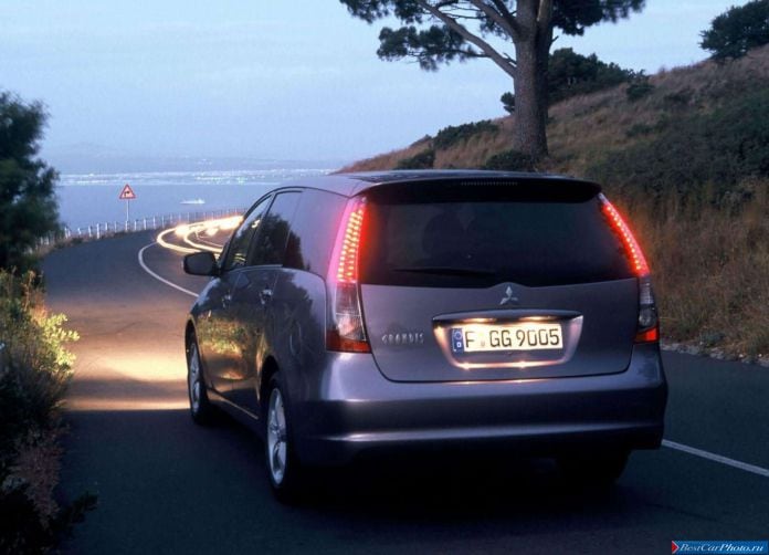 2004 Mitsubishi Grandis European Version - фотография 18 из 60