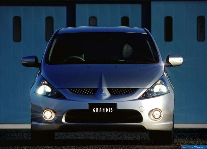 2004 Mitsubishi Grandis European Version - фотография 21 из 60