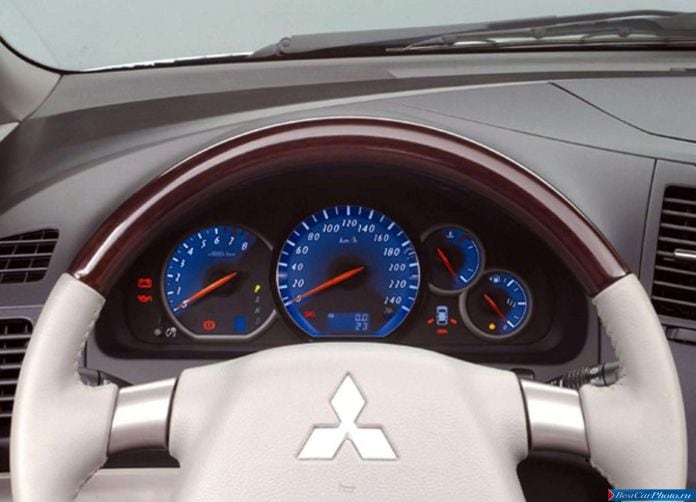 2004 Mitsubishi Grandis European Version - фотография 28 из 60