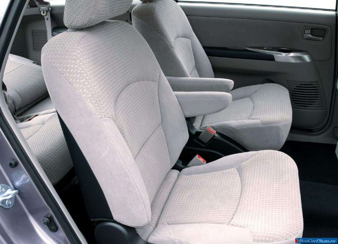 2004 Mitsubishi Grandis European Version - фотография 29 из 60