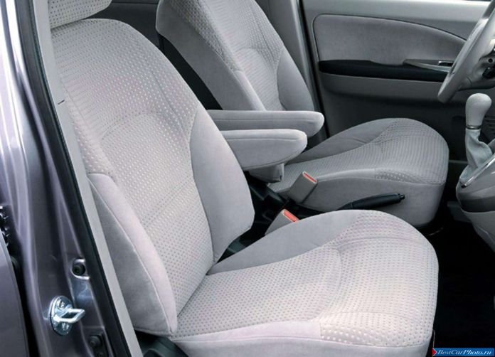2004 Mitsubishi Grandis European Version - фотография 31 из 60