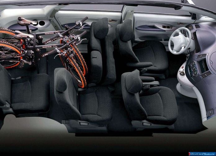 2004 Mitsubishi Grandis European Version - фотография 35 из 60