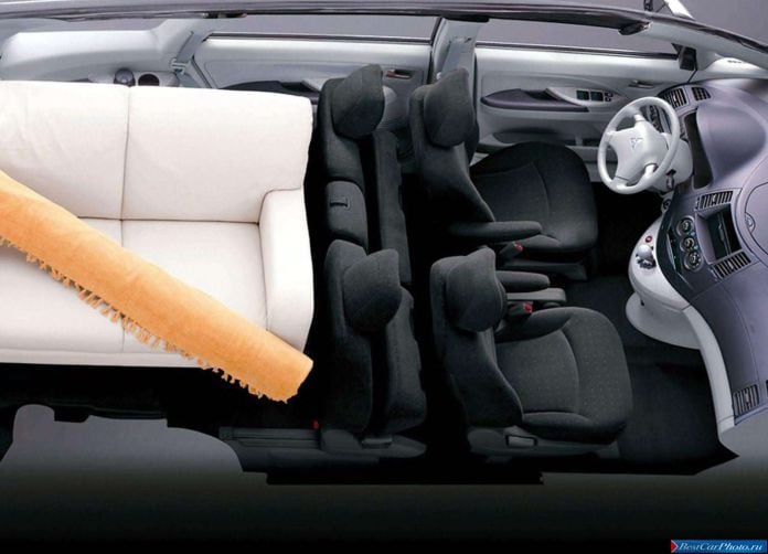 2004 Mitsubishi Grandis European Version - фотография 39 из 60